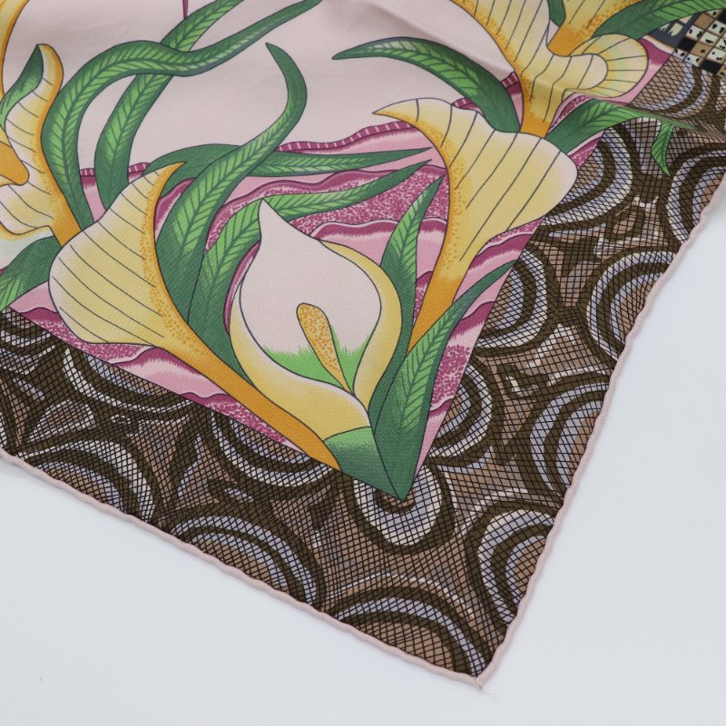 【閒置品♥️有盒子】Hermès 愛馬仕 La Marche du Zambeze 贊比西河的慶典 淡粉色 大方絲巾 90cm-5