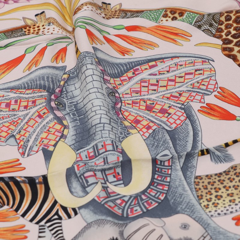 【閒置品♥️有盒子】Hermès 愛馬仕 La Marche du Zambeze 贊比西河的慶典 淡粉色 大方絲巾 90cm-7