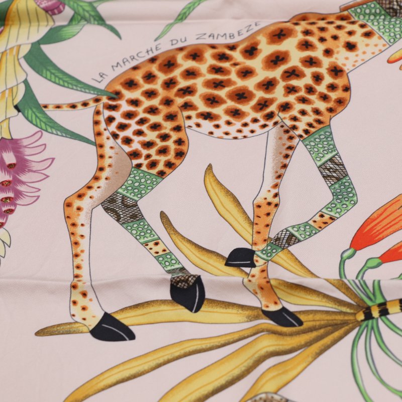 【閒置品♥️有盒子】Hermès 愛馬仕 La Marche du Zambeze 贊比西河的慶典 淡粉色 大方絲巾 90cm-8