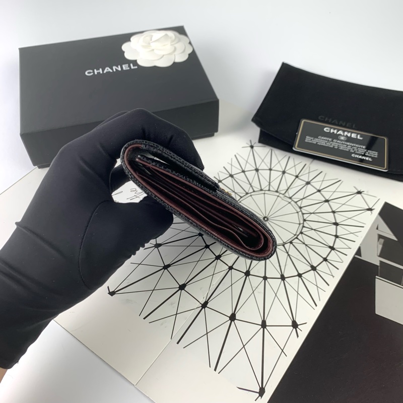 Chanel荔枝皮黑金短夾-5