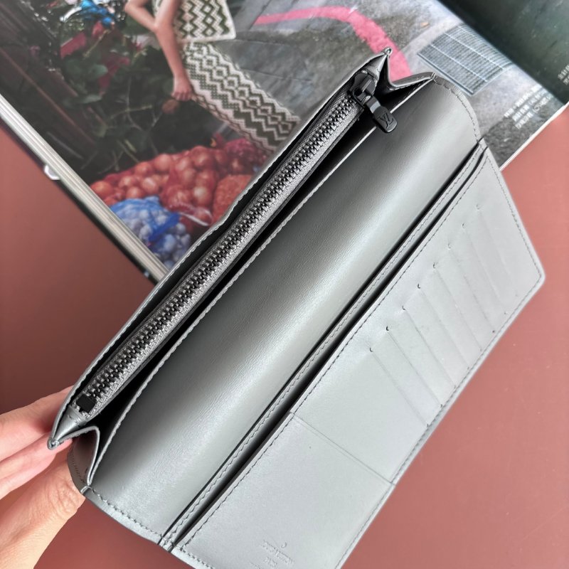 ::LOUIS VUITTON:: LV M81335 Brazza Shadow 淺灰皮革壓紋對開長夾-9