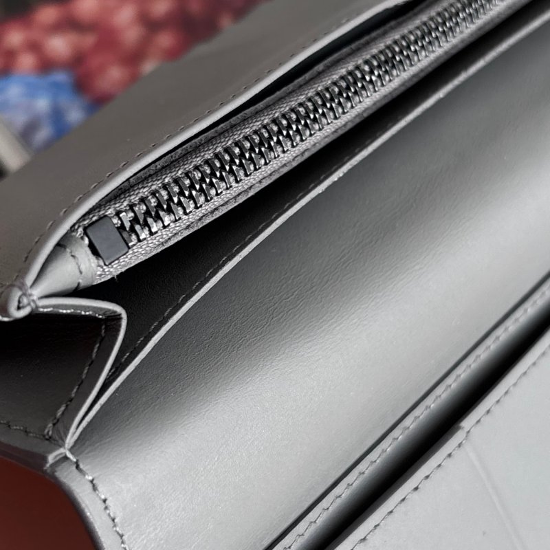 ::LOUIS VUITTON:: LV M81335 Brazza Shadow 淺灰皮革壓紋對開長夾-10