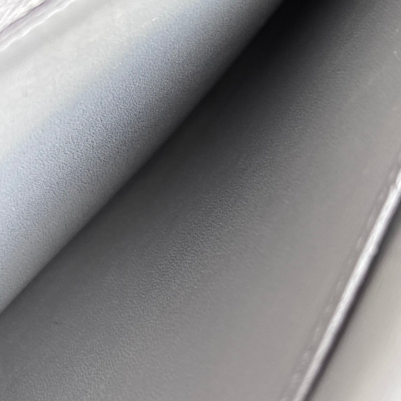 ::LOUIS VUITTON:: LV M81335 Brazza Shadow 淺灰皮革壓紋對開長夾-12