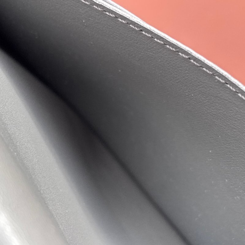 ::LOUIS VUITTON:: LV M81335 Brazza Shadow 淺灰皮革壓紋對開長夾-16