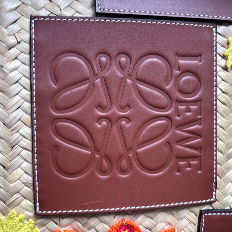 ::LOEWE:: 羅威 新款Basket 編織花朵毛線貼皮革拉菲草藤編 肩背包 托特包 手提包 沙灘包-5