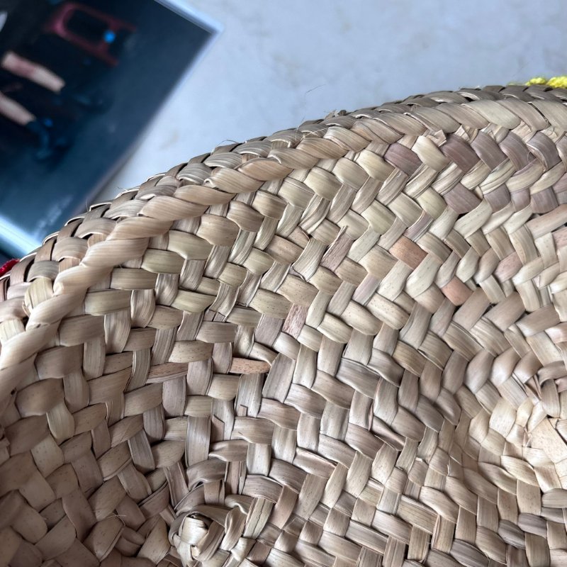 ::LOEWE:: 羅威 新款Basket 編織花朵毛線貼皮革拉菲草藤編 肩背包 托特包 手提包 沙灘包-11