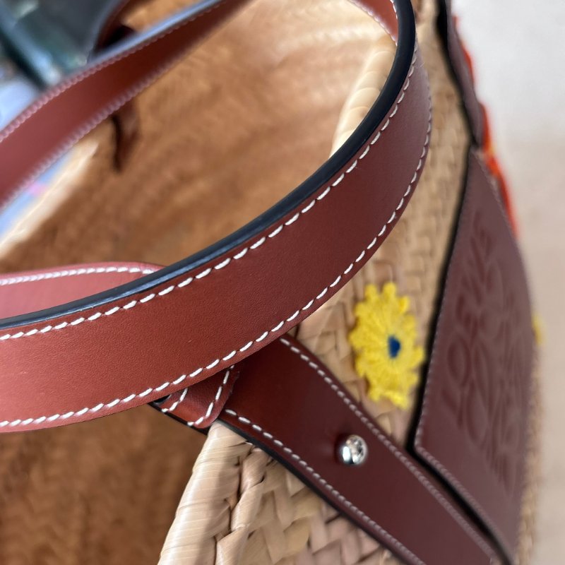 ::LOEWE:: 羅威 新款Basket 編織花朵毛線貼皮革拉菲草藤編 肩背包 托特包 手提包 沙灘包-15