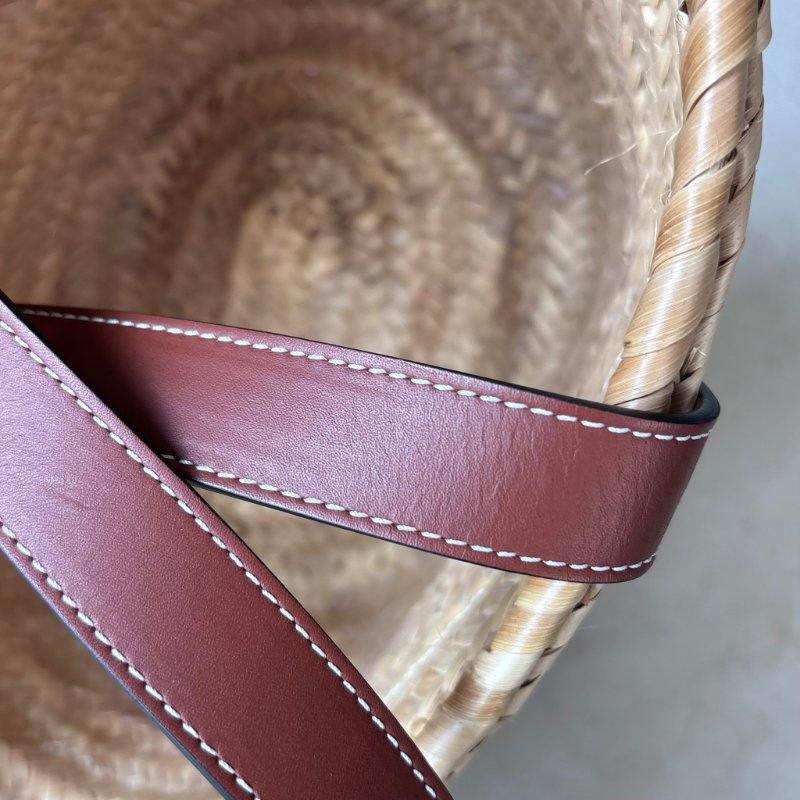 ::LOEWE:: 羅威 新款Basket 編織花朵毛線貼皮革拉菲草藤編 肩背包 托特包 手提包 沙灘包-17