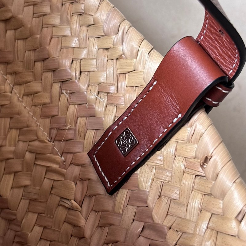 ::LOEWE:: 羅威 新款Basket 編織花朵毛線貼皮革拉菲草藤編 肩背包 托特包 手提包 沙灘包-19