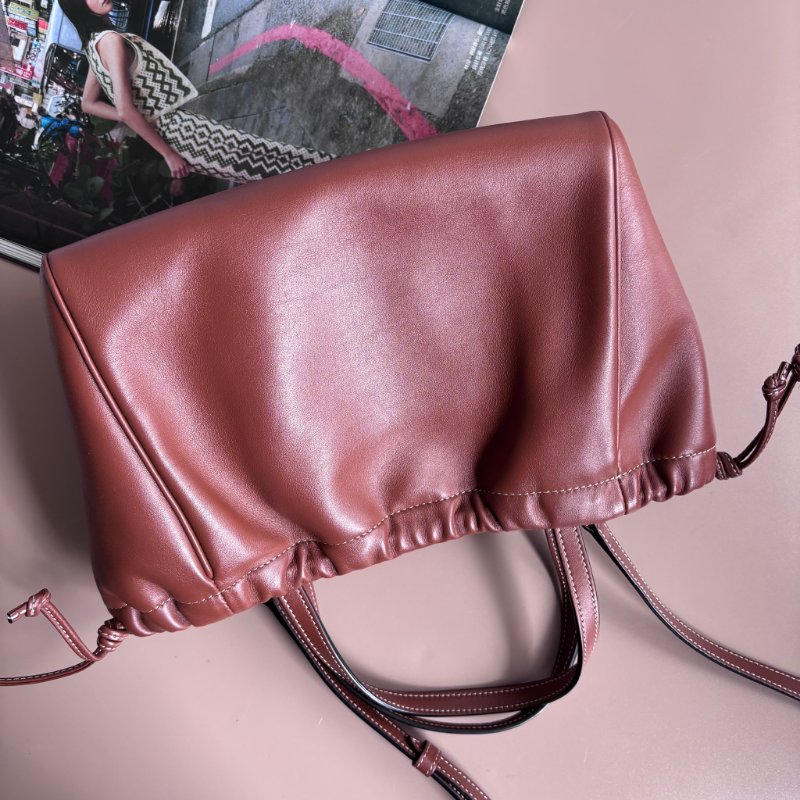 ::CELINE:: Cuir Triomphe 浮雕經典LOGO Cabas 小號抽繩包 手提包 斜背包-1