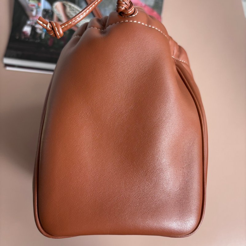 ::CELINE:: Cuir Triomphe 浮雕經典LOGO Cabas 小號抽繩包 手提包 斜背包-4