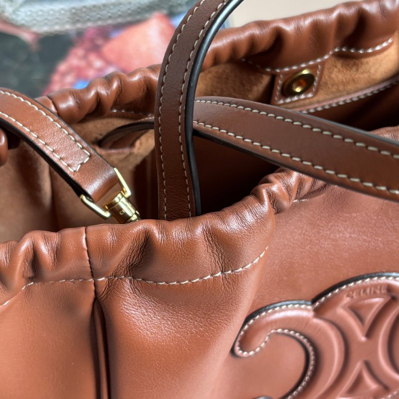 ::CELINE:: Cuir Triomphe 浮雕經典LOGO Cabas 小號抽繩包 手提包 斜背包-7