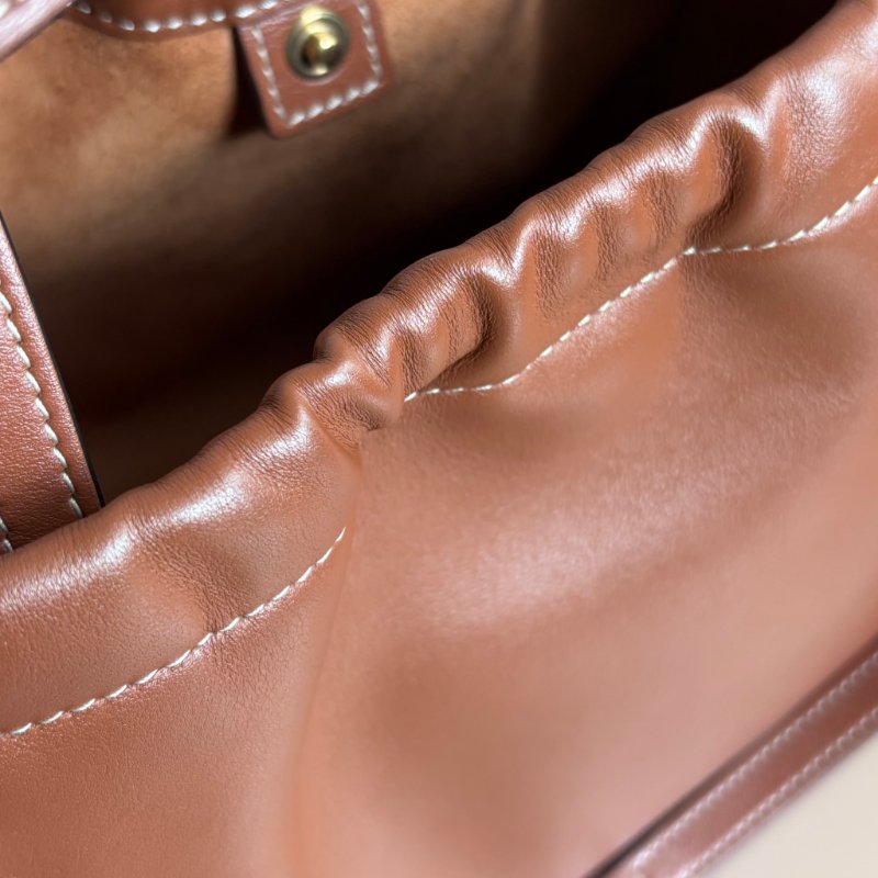 ::CELINE:: Cuir Triomphe 浮雕經典LOGO Cabas 小號抽繩包 手提包 斜背包-12