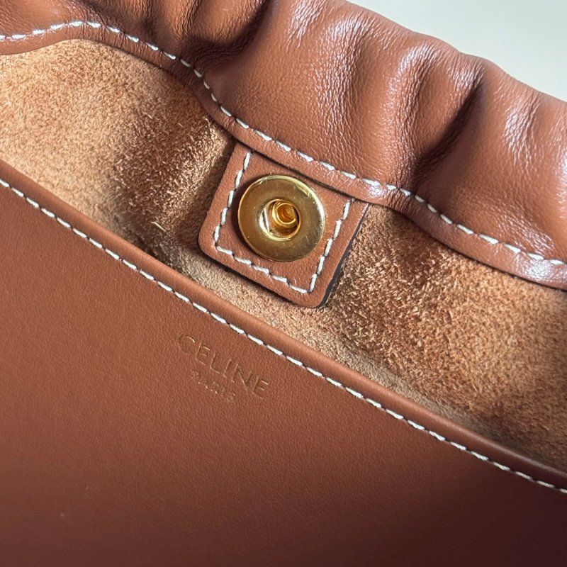 ::CELINE:: Cuir Triomphe 浮雕經典LOGO Cabas 小號抽繩包 手提包 斜背包-31