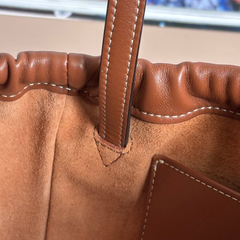 ::CELINE:: Cuir Triomphe 浮雕經典LOGO Cabas 小號抽繩包 手提包 斜背包-33