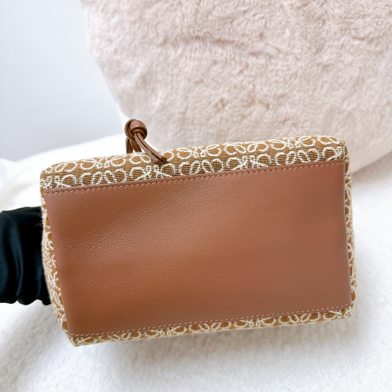 Loewe cubi 小號棕色飯盒包-3