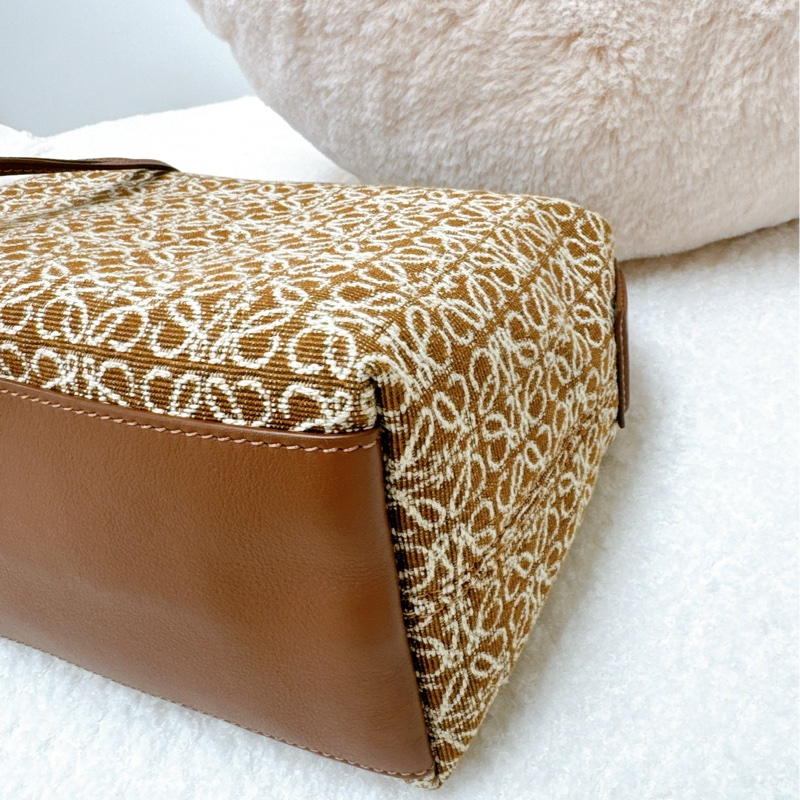 Loewe cubi 小號棕色飯盒包-4