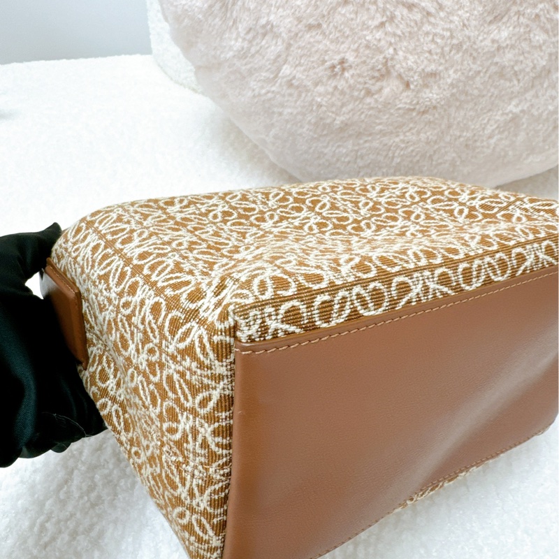 Loewe cubi 小號棕色飯盒包-6