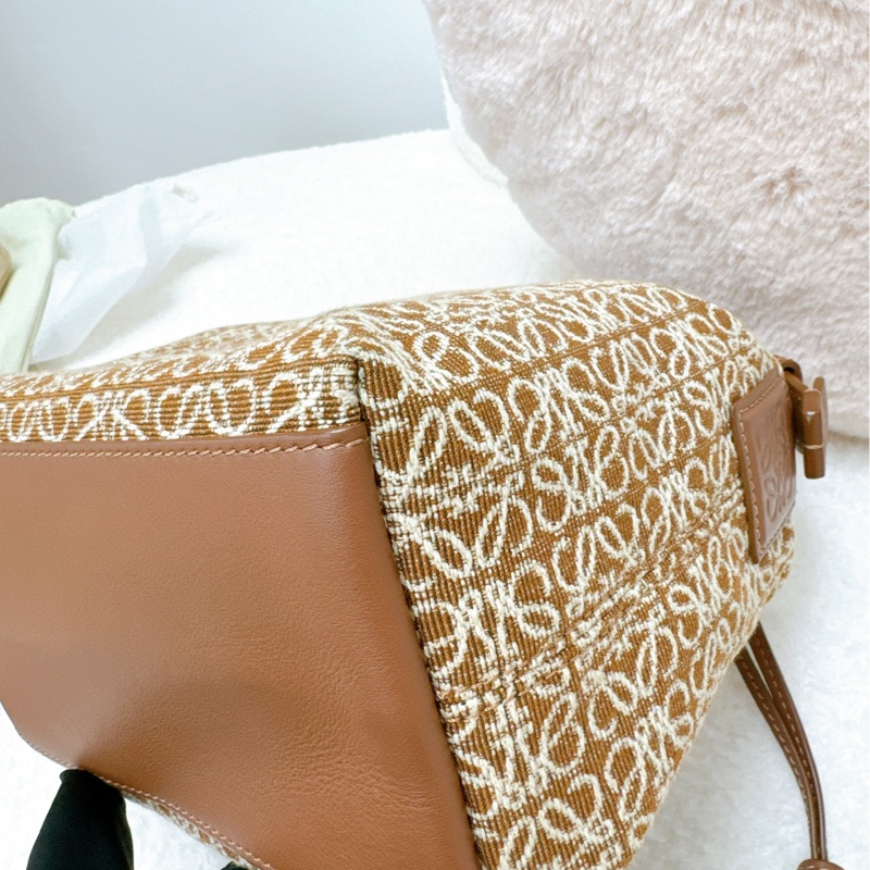 Loewe cubi 小號棕色飯盒包-7