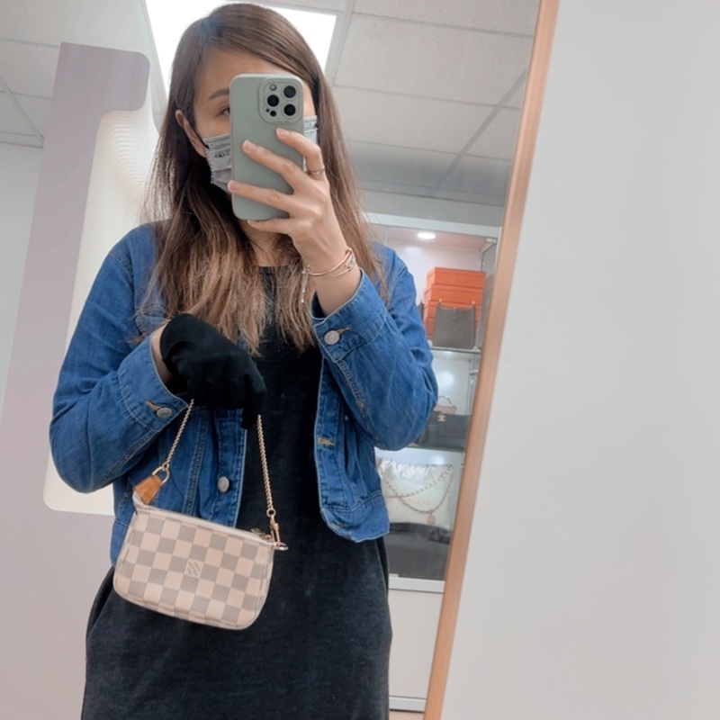 Lv mini pochette 白色棋盤小麻將包-15