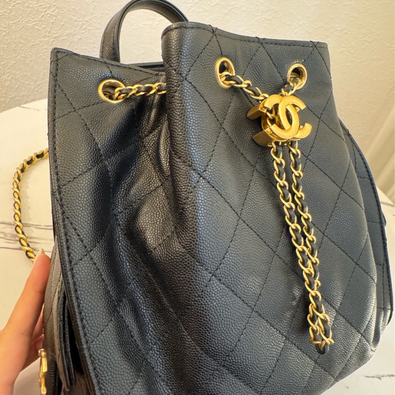 Chanel AS5600黑荔枝復古金束口後背包   櫃上22萬以上了-14