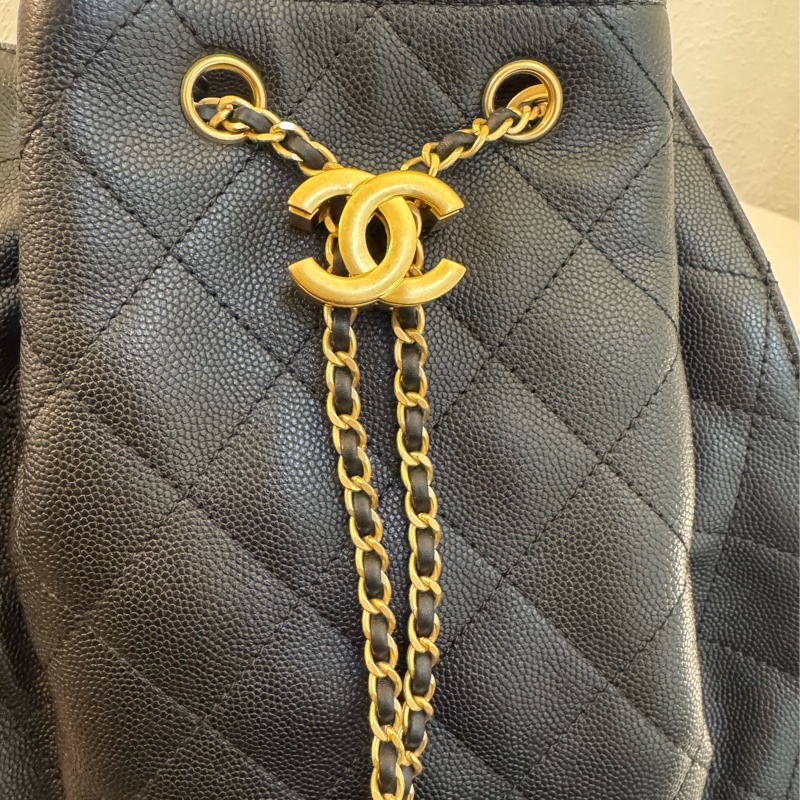 Chanel AS5600黑荔枝復古金束口後背包   櫃上22萬以上了-16