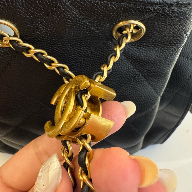 Chanel AS5600黑荔枝復古金束口後背包   櫃上22萬以上了-18