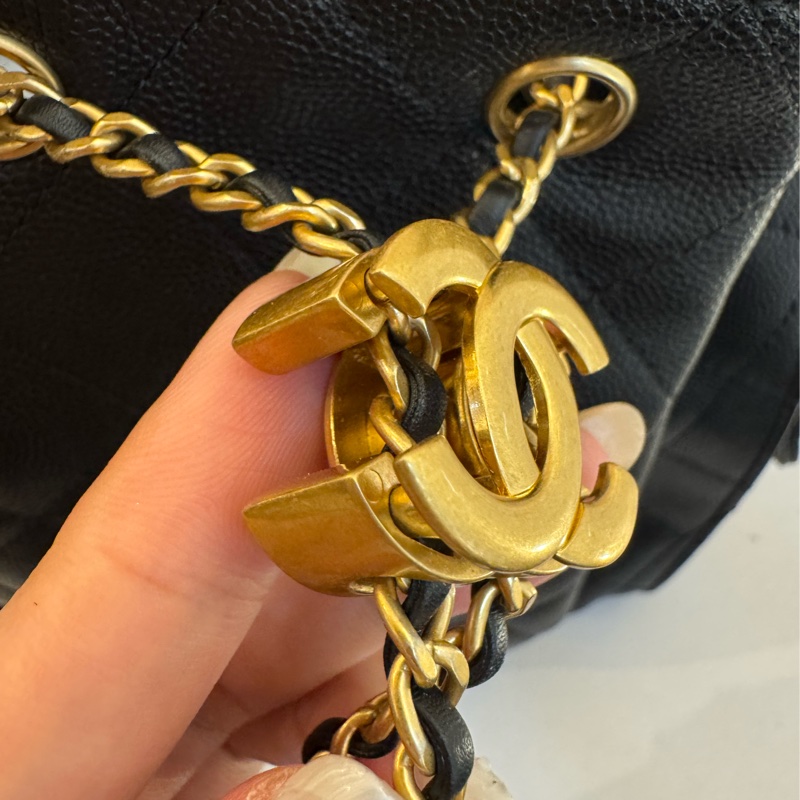 Chanel AS5600黑荔枝復古金束口後背包   櫃上22萬以上了-19