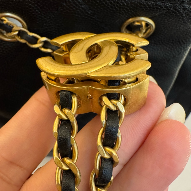 Chanel AS5600黑荔枝復古金束口後背包   櫃上22萬以上了-20
