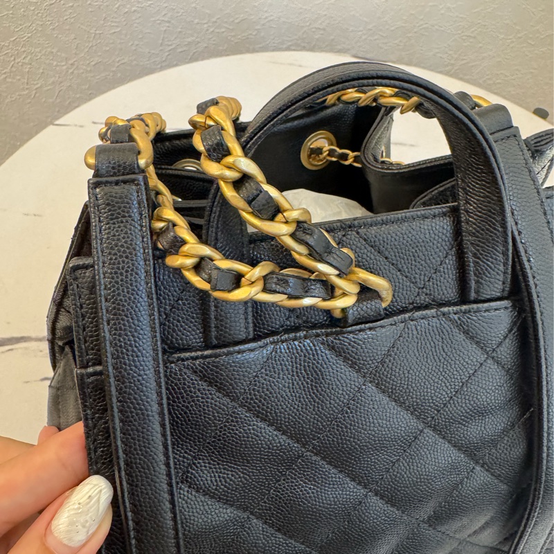 Chanel AS5600黑荔枝復古金束口後背包   櫃上22萬以上了-36
