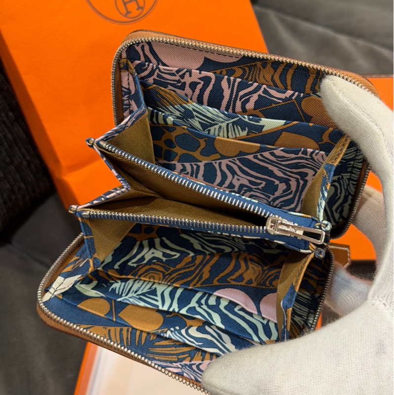 #全新全配🉑送禮 #最低價w刻 愛馬仕絲巾短夾大象灰銀扣-9