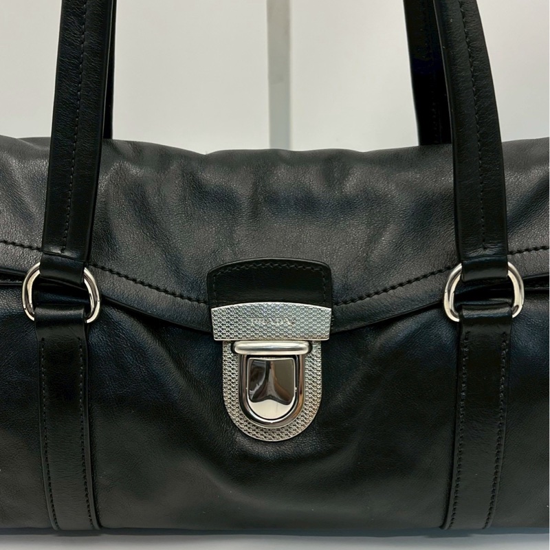 🏷️ Prada 牛皮hobo-4