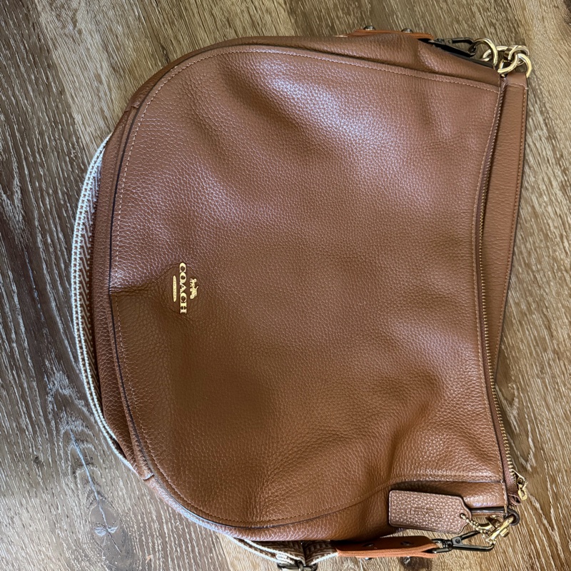 COACH 真皮月牙包 可肩背斜背-0