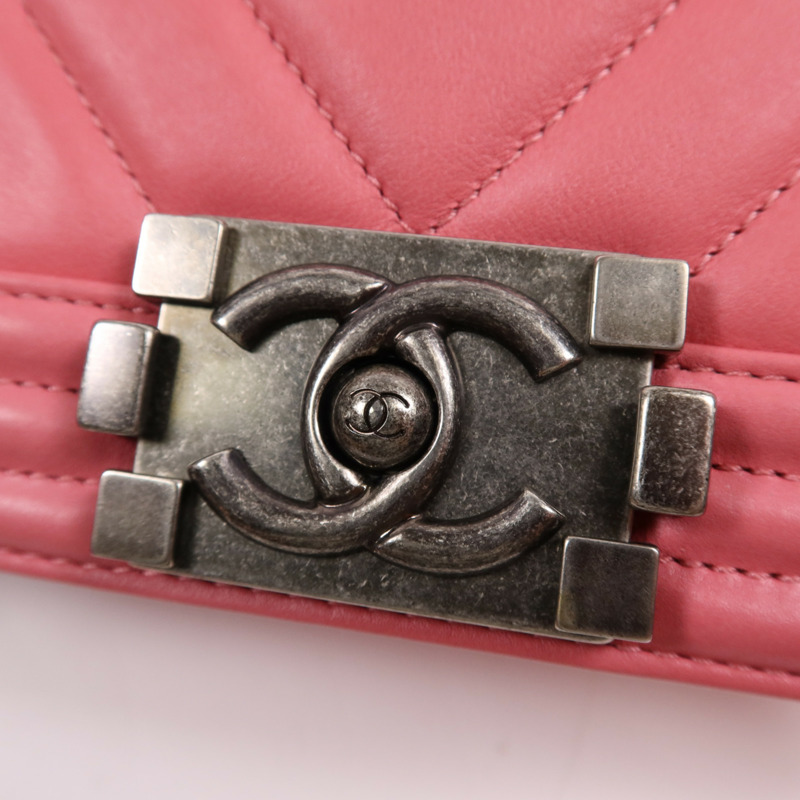 CHANEL 羊皮皮革Boy 20銀扣鏈帶肩背袋-13