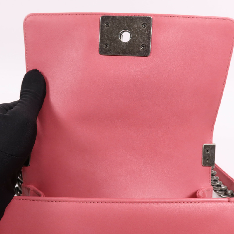 CHANEL 羊皮皮革Boy 20銀扣鏈帶肩背袋-14