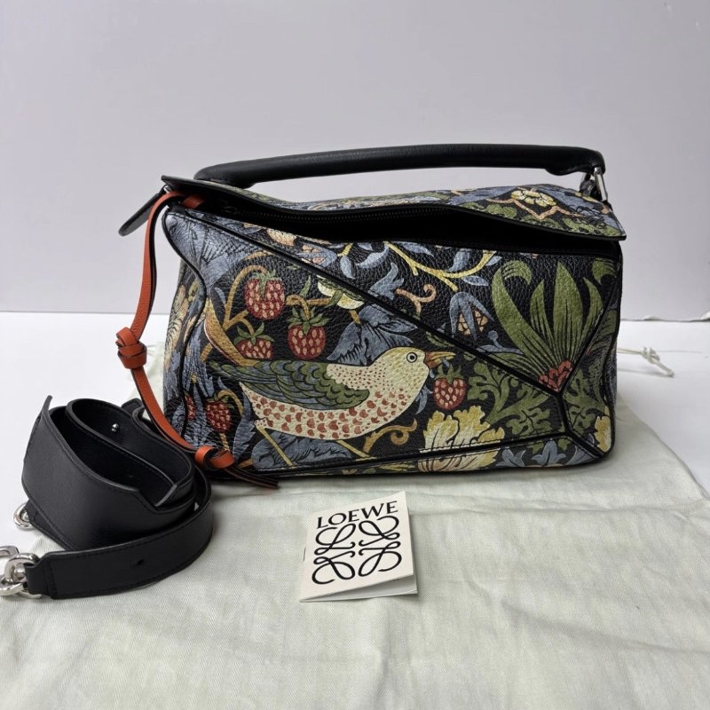 LOEWE puzzle草莓小偷圖案拼圖手提肩背包 28*18*12 98新配件塵袋-0
