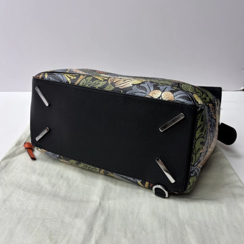 LOEWE puzzle草莓小偷圖案拼圖手提肩背包 28*18*12 98新配件塵袋-2