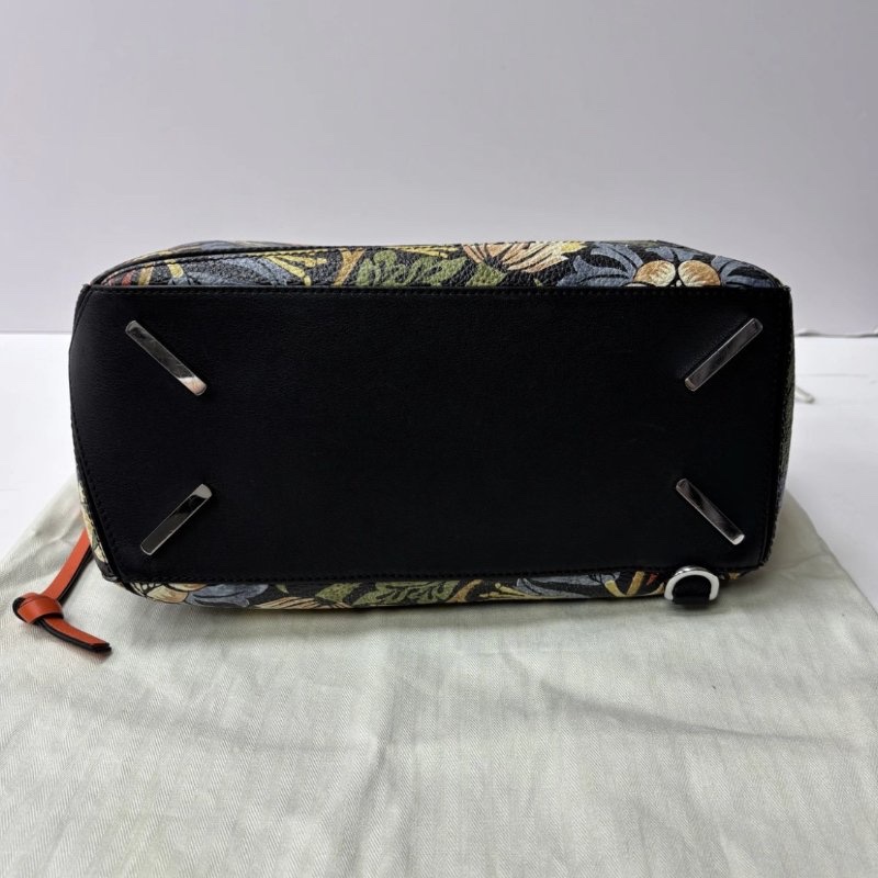 LOEWE puzzle草莓小偷圖案拼圖手提肩背包 28*18*12 98新配件塵袋-3