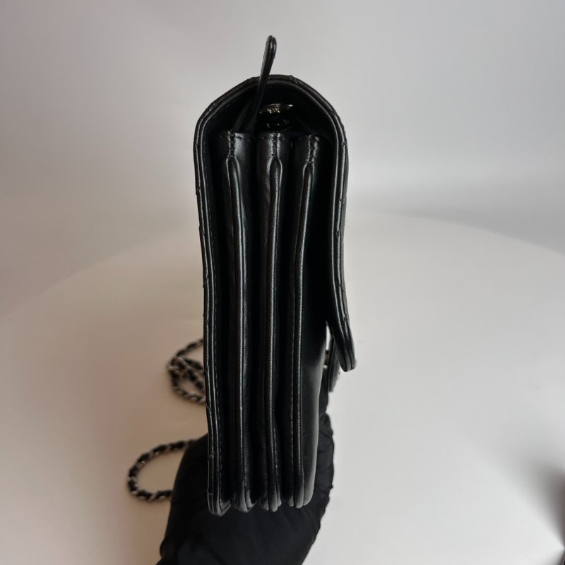 CHANEL 16開 黑銀羊皮菱格紋風琴包-2