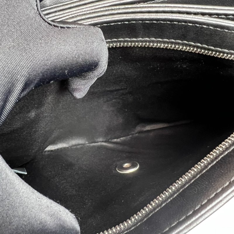 CHANEL 16開 黑銀羊皮菱格紋風琴包-8