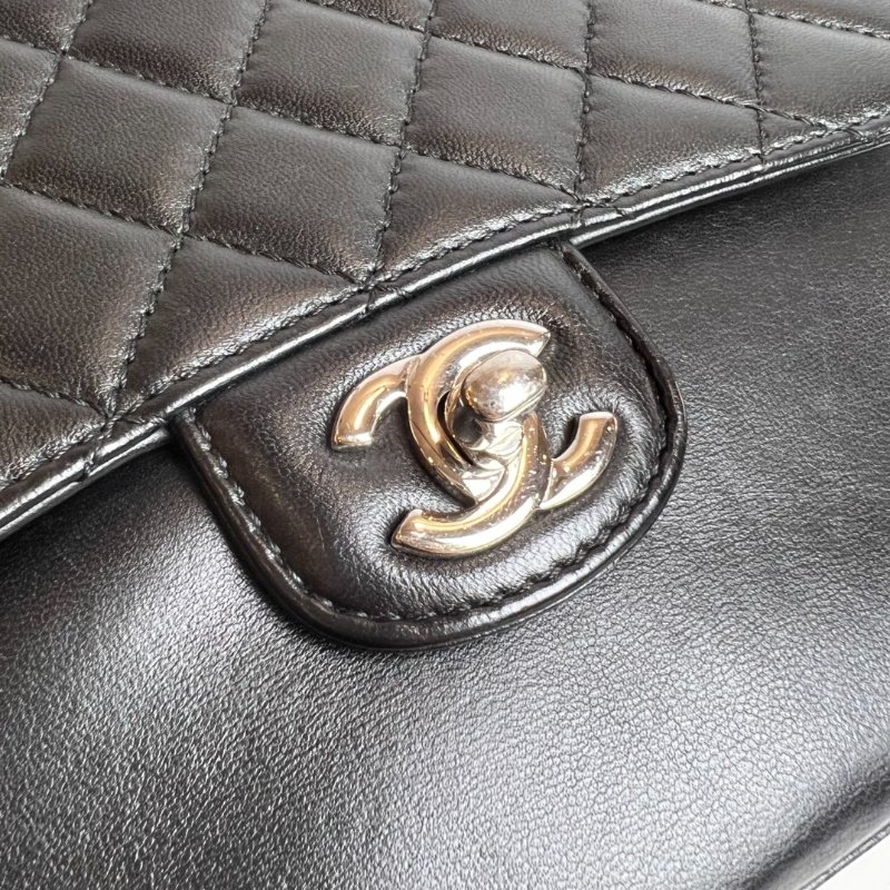 CHANEL 16開 黑銀羊皮菱格紋風琴包-9