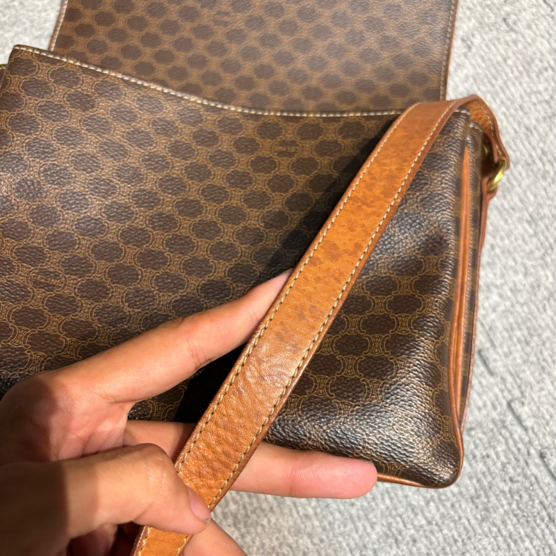 🏷️ Celine 斜背包-22