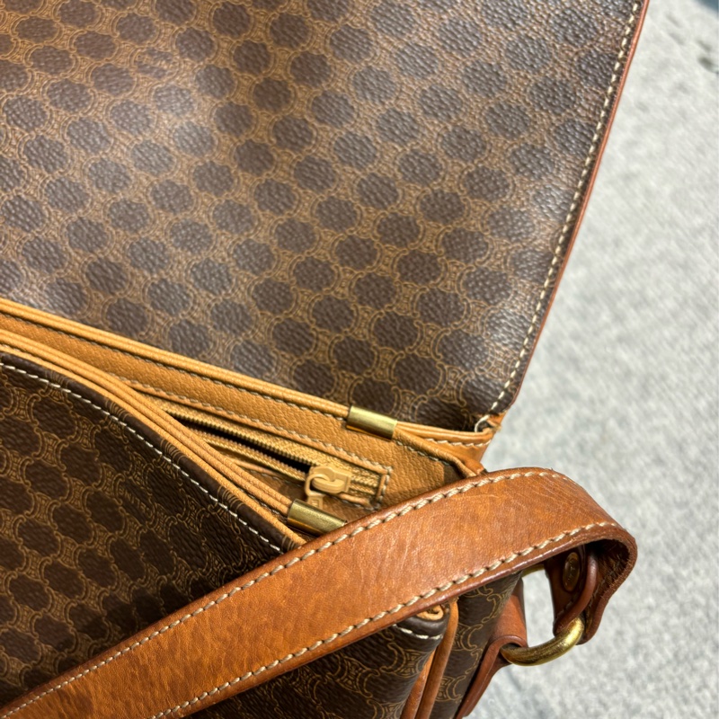 🏷️ Celine 斜背包-23