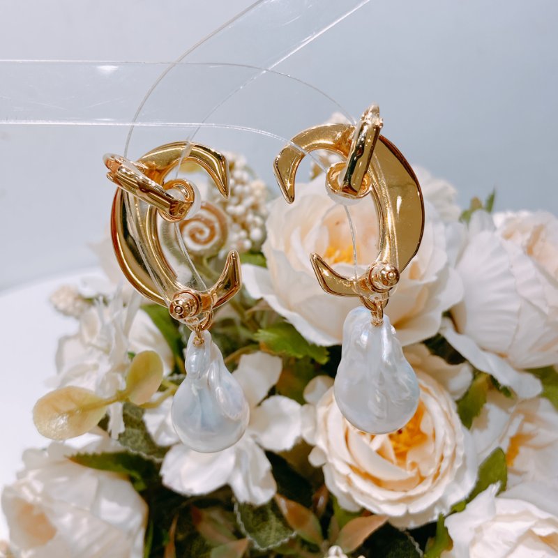 TW4528 Chloe 寇兒 吊墜耳環 耳針掛耳式 Dercey Earrings Pearl x GHW-2