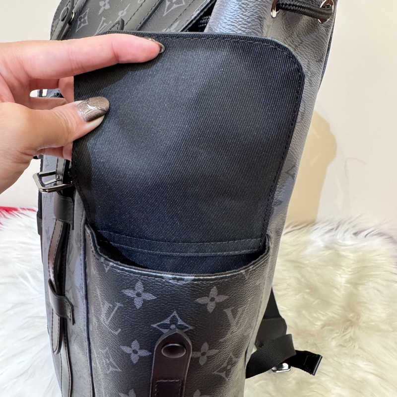 LV Christopher MM 黑灰老花雙口袋後背包 晶片款 離櫃品-16