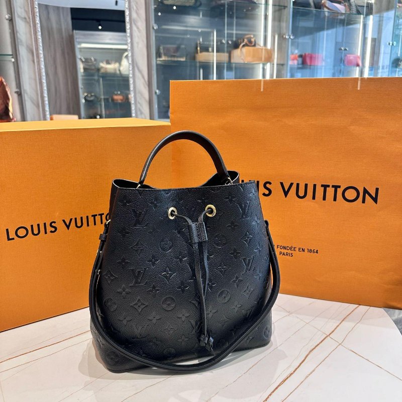 *SHIHNA名牌精品*LV M45256 黑色壓紋水桶包-0