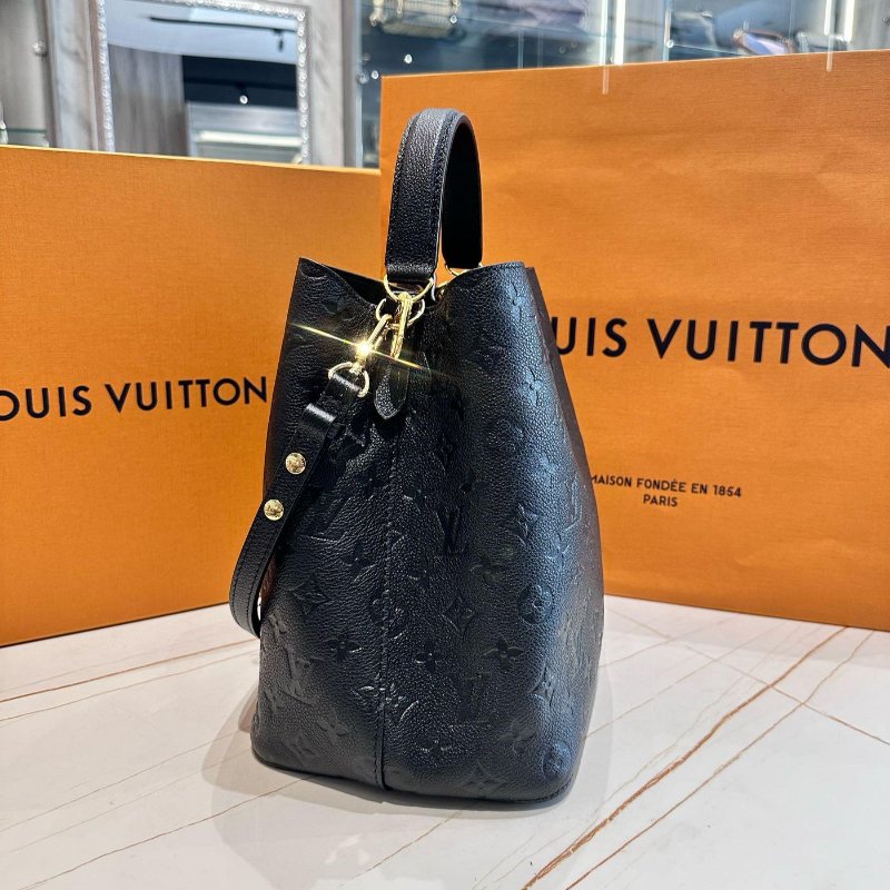 *SHIHNA名牌精品*LV M45256 黑色壓紋水桶包-2