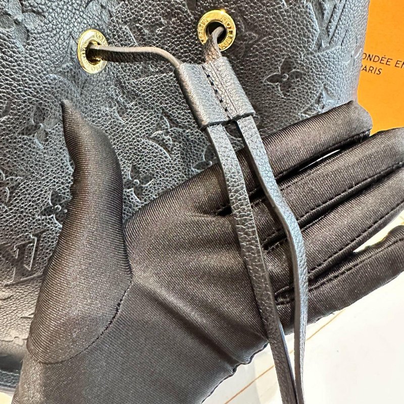 *SHIHNA名牌精品*LV M45256 黑色壓紋水桶包-7