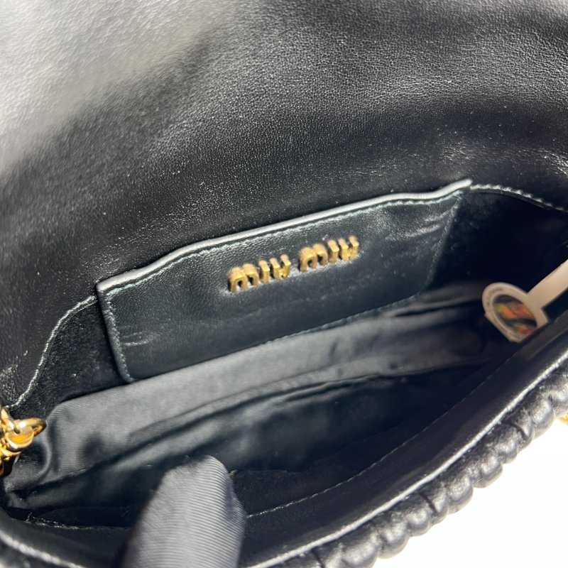 全新品 MIUMIU 黑皺褶包-6