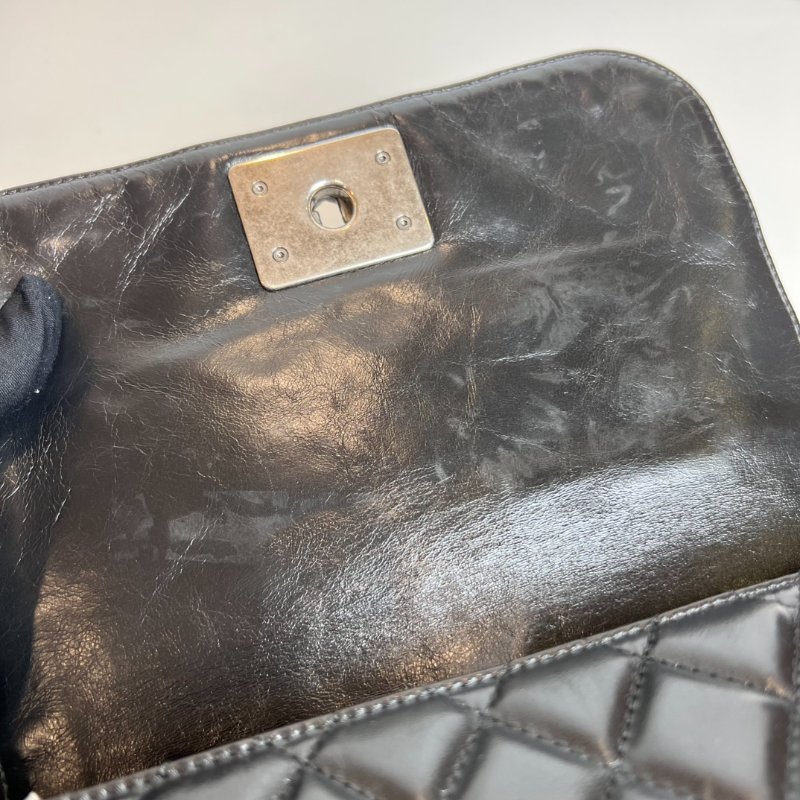 CHANEL 15開 黑BOY系列 翻蓋菱格紋肩背包-6